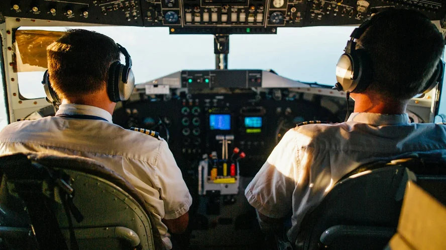 pilot flying school